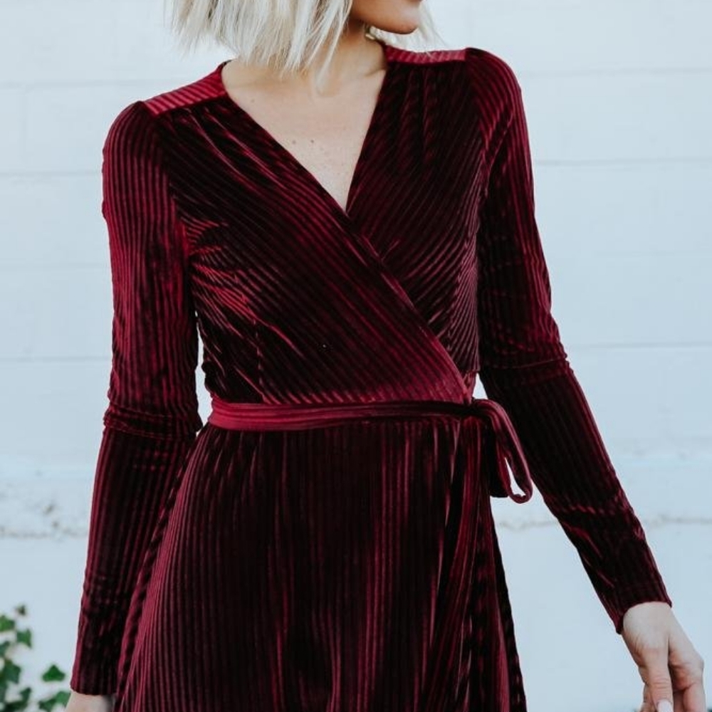 Baltic Born Jada Mulberry Ribbed Velvet Long Sleeved Maxi Dress M, great cond